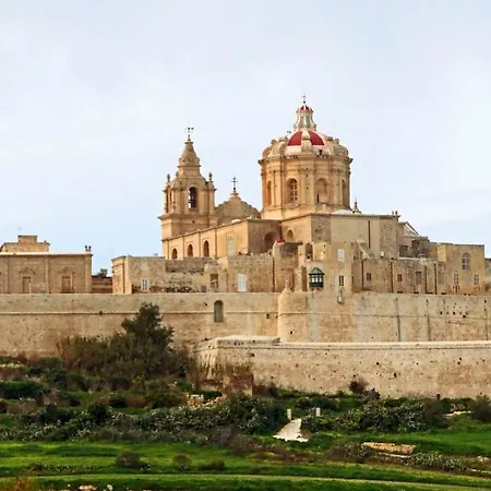 Apartamento Gorgeous With Terrace In Fort Cambridge, Pool Sliema