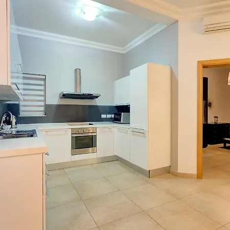 Gorgeous With Terrace In Fort Cambridge, Pool * 斯利马